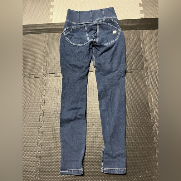 Freddy’s High Waisted - Picture 2 of 3